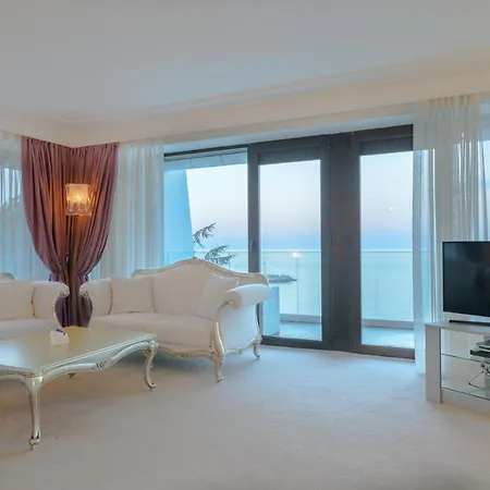 فندق The Palace Hotel, Sunny Day سينتس قسطنطين وهيلينا
