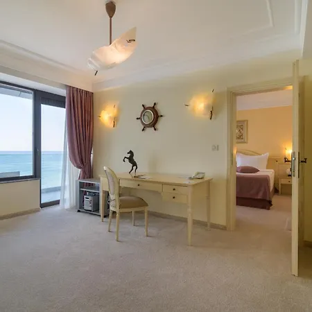 The Palace Hotel, Sunny Day 5* סנט קונסטנטין והלנה