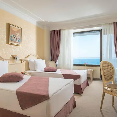 מלון The Palace Hotel, Sunny Day סנט קונסטנטין והלנה