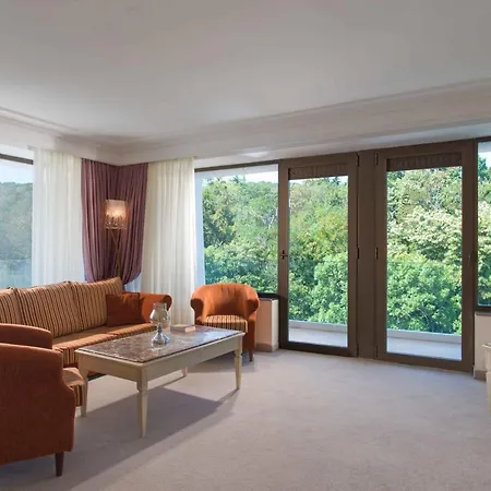 The Palace Hotel, Sunny Day סנט קונסטנטין והלנה