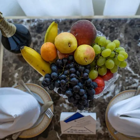 The Palace Hotel, Sunny Day סנט קונסטנטין והלנה