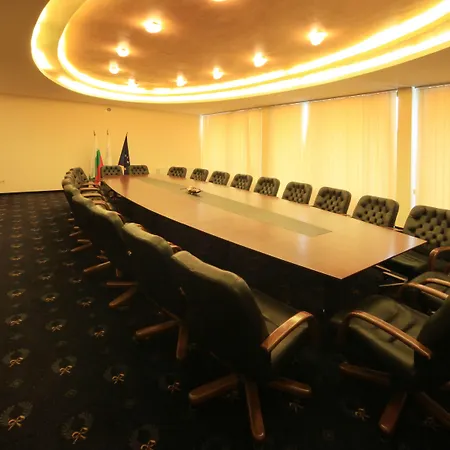 The Palace Hotel, Sunny Day מלון 5*