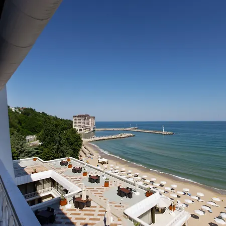 מלון The Palace Hotel, Sunny Day