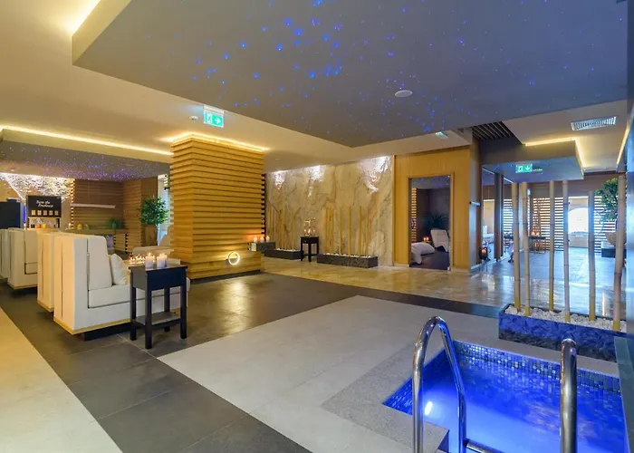 The Palace Hotel, Sunny Day