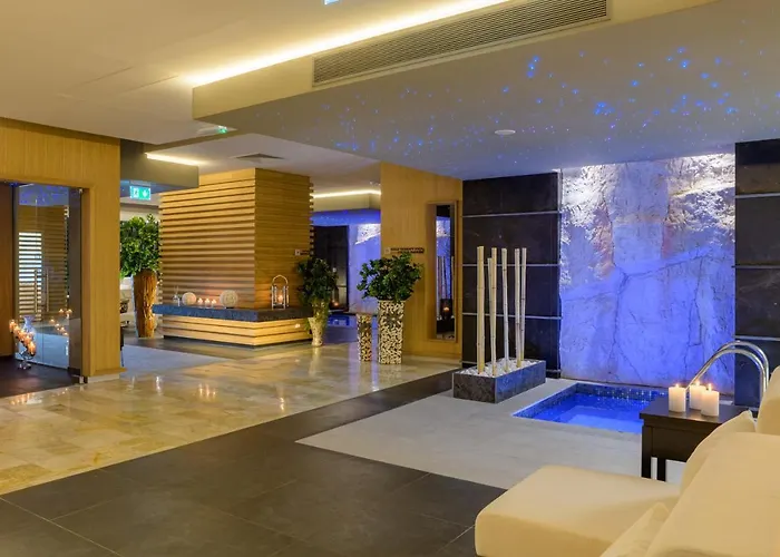 The Palace Hotel, Sunny Day St Constantin et Helena