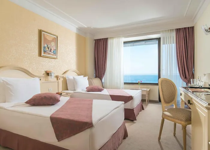 Hotel The Palace Hotel, Sunny Day St Constantin et Helena