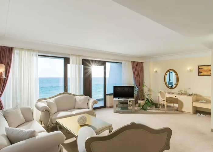 The Palace Hotel, Sunny Day 5*