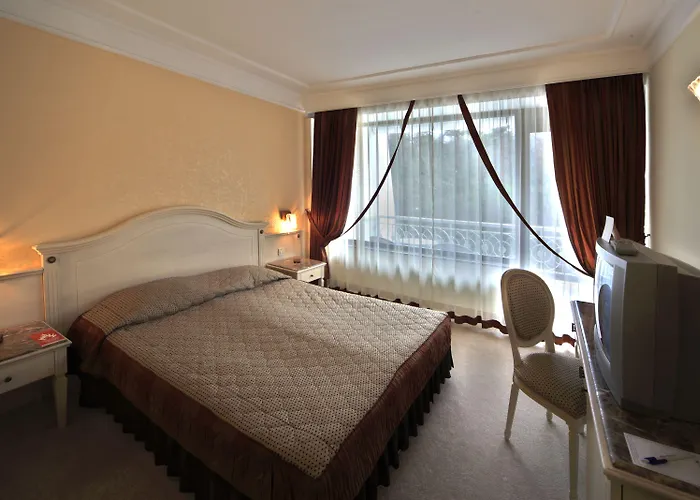 The Palace Hotel, Sunny Day Hotel 5*