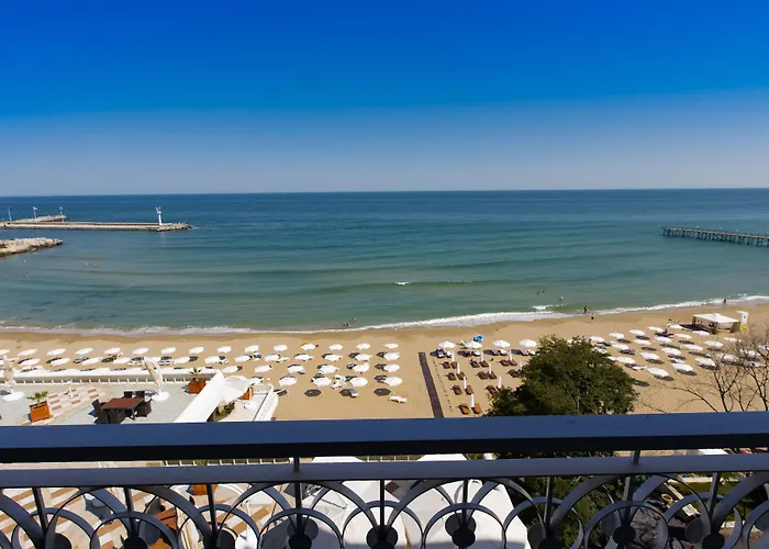 The Palace Hotel, Sunny Day Hotel