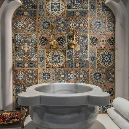 The Palace Hotel, Sunny Day 5* סנט קונסטנטין והלנה