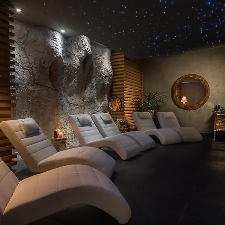 The Palace Hotel, Sunny Day Szálloda 5*