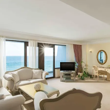 The Palace Hotel, Sunny Day 5*