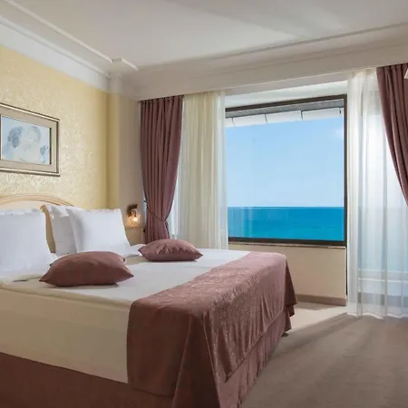 The Palace Hotel, Sunny Day Hotel