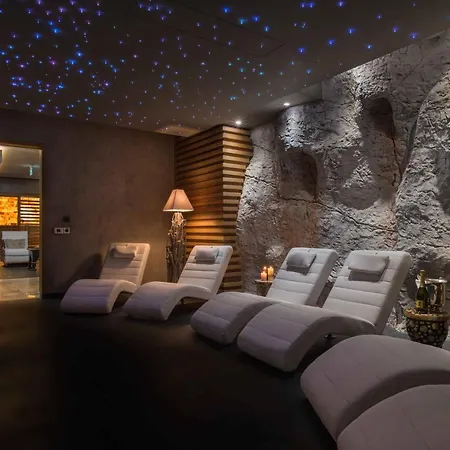 Szálloda The Palace Hotel, Sunny Day