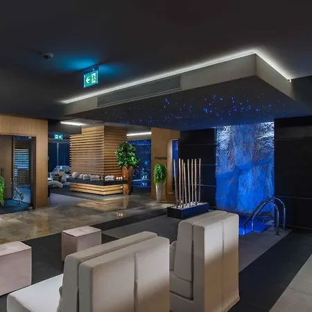 The Palace Hotel, Sunny Day 5*