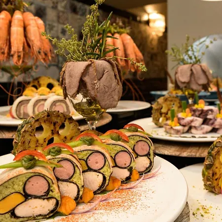 The Palace Hotel, Sunny Day מלון