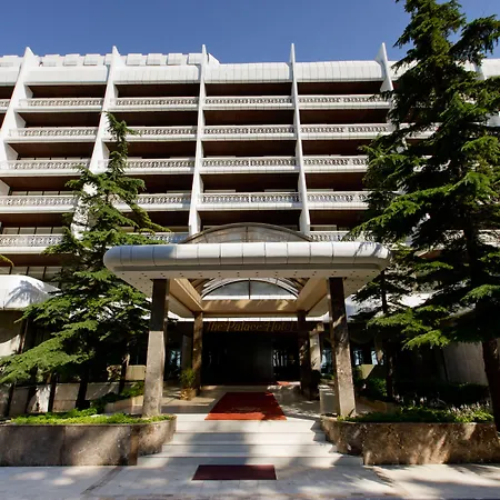 Hotel The Palace Hotel, Sunny Day