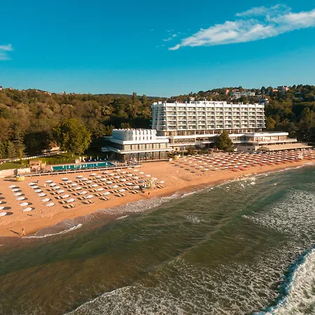 The Palace Hotel, Sunny Day Hotel