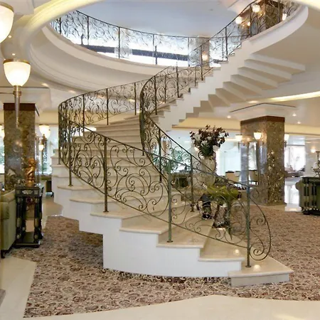 The Palace Hotel, Sunny Day Hotel