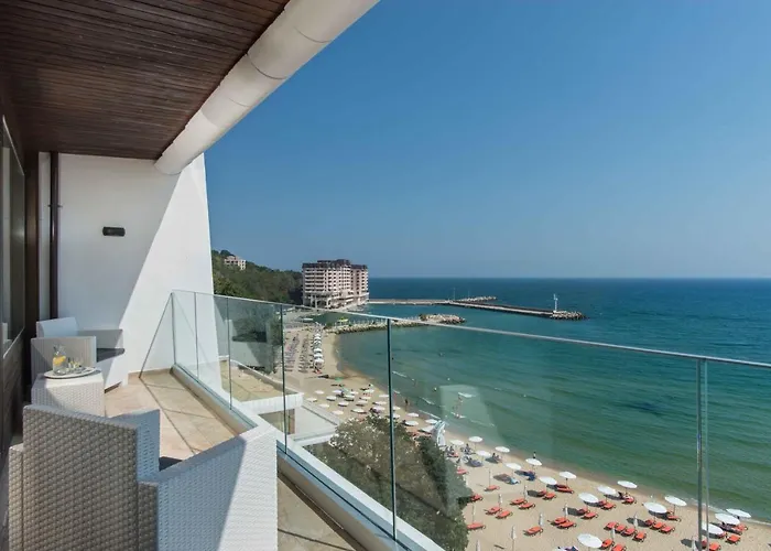 מלון The Palace Hotel, Sunny Day