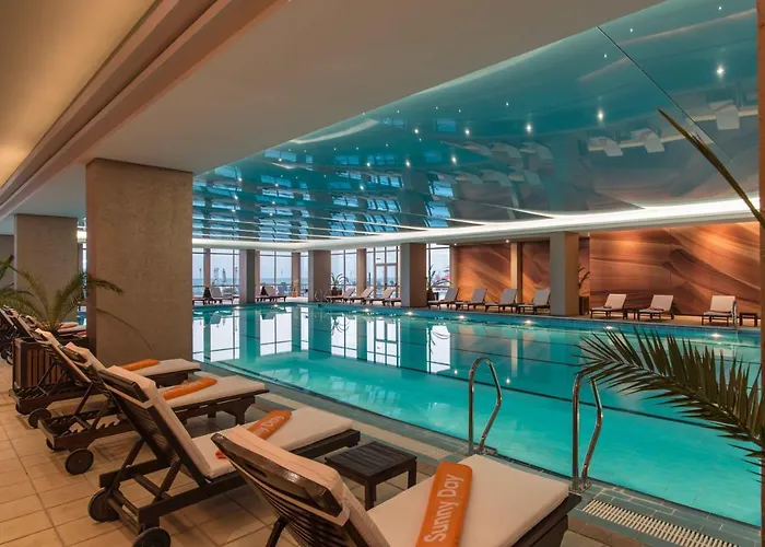 מלון The Palace Hotel, Sunny Day