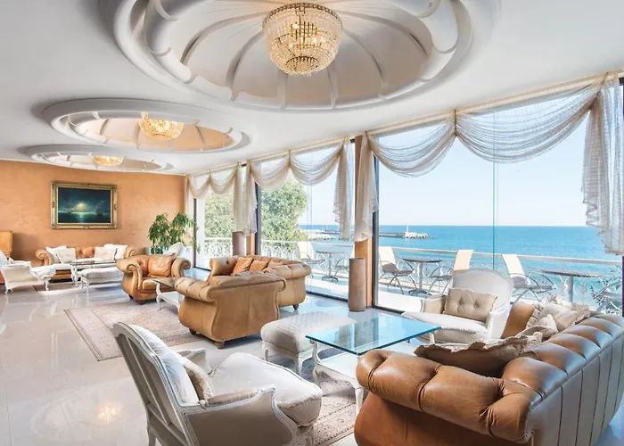 מלון The Palace Hotel, Sunny Day 5*