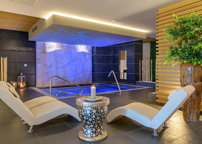 The Palace Hotel, Sunny Day 5*