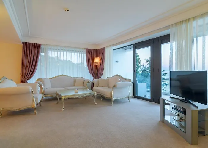 The Palace Hotel, Sunny Day 5* סנט קונסטנטין והלנה