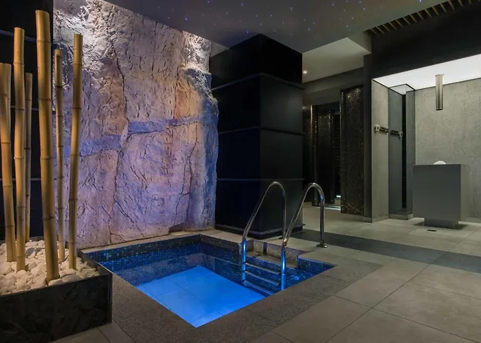 The Palace Hotel, Sunny Day