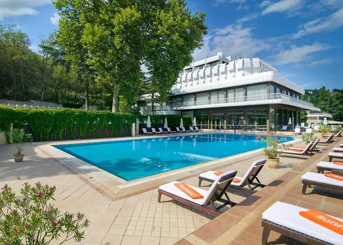 The Palace Hotel, Sunny Day 5*