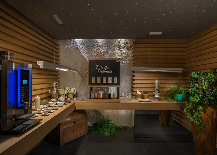 מלון The Palace Hotel, Sunny Day סנט קונסטנטין והלנה