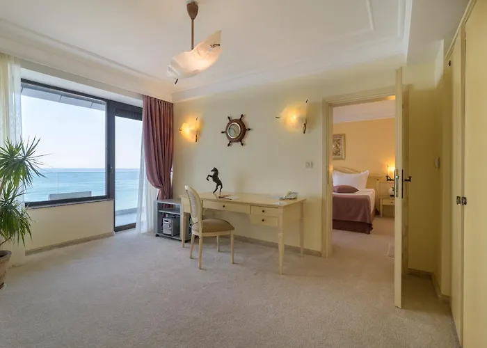 The Palace Hotel, Sunny Day 5* Saints Constantine and Helena