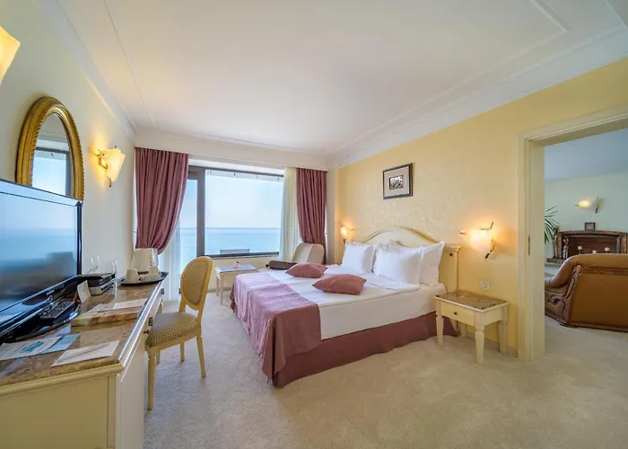 فندق The Palace Hotel, Sunny Day سينتس قسطنطين وهيلينا