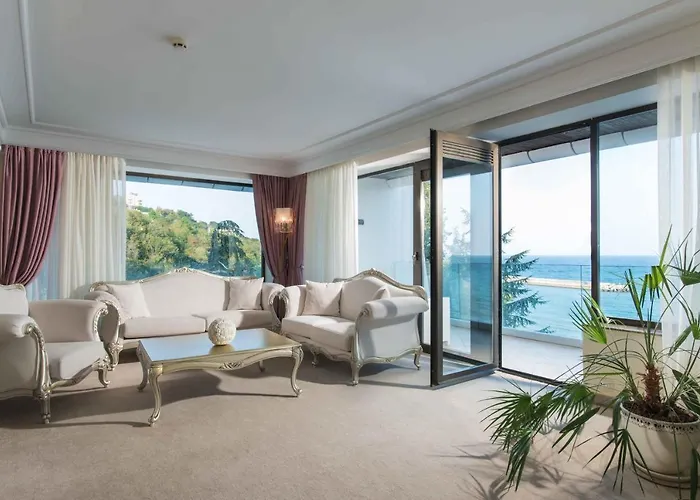 فندق The Palace Hotel, Sunny Day 5*