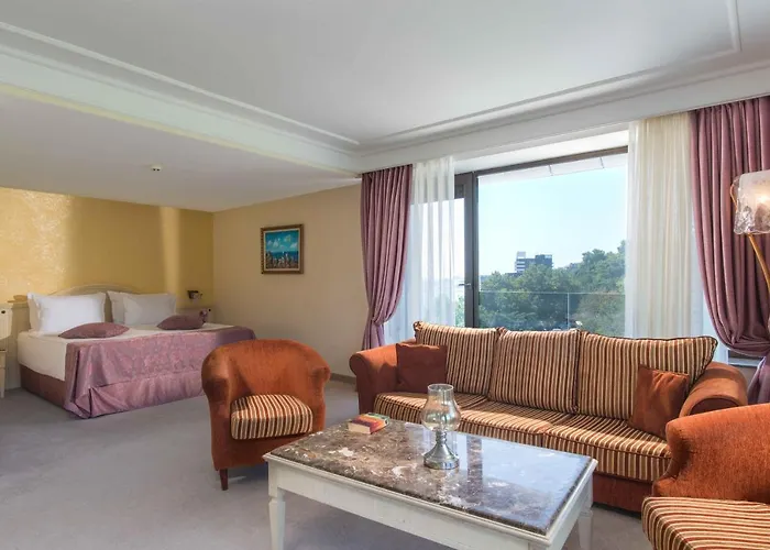 The Palace Hotel, Sunny Day 5* סנט קונסטנטין והלנה