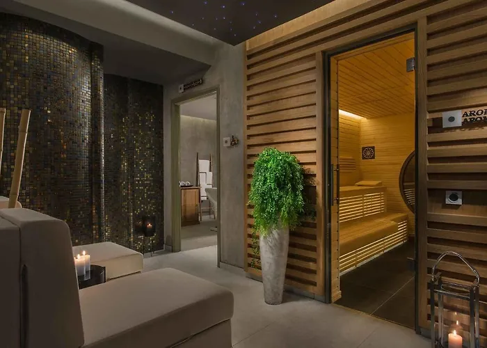 Hotel The Palace Hotel, Sunny Day