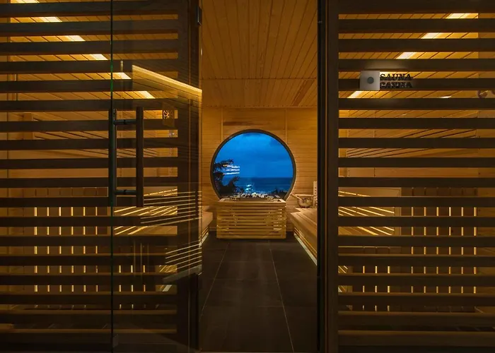 فندق The Palace Hotel, Sunny Day