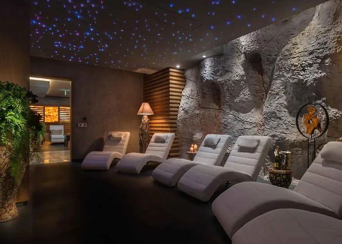 מלון The Palace Hotel, Sunny Day