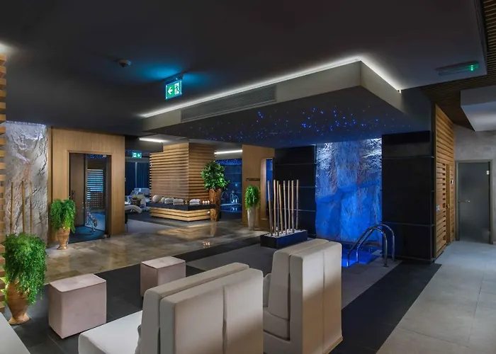 The Palace Hotel, Sunny Day 5*