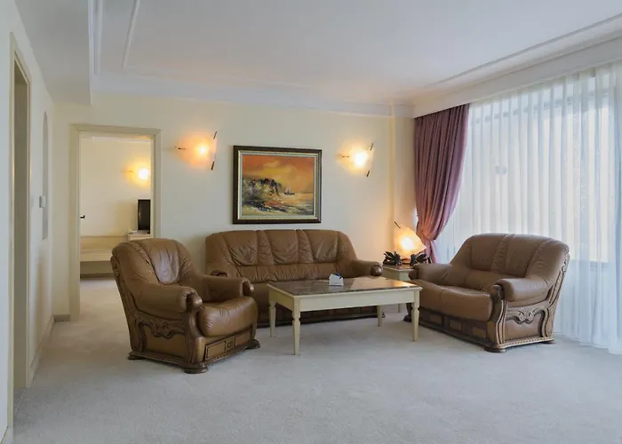 The Palace Hotel, Sunny Day