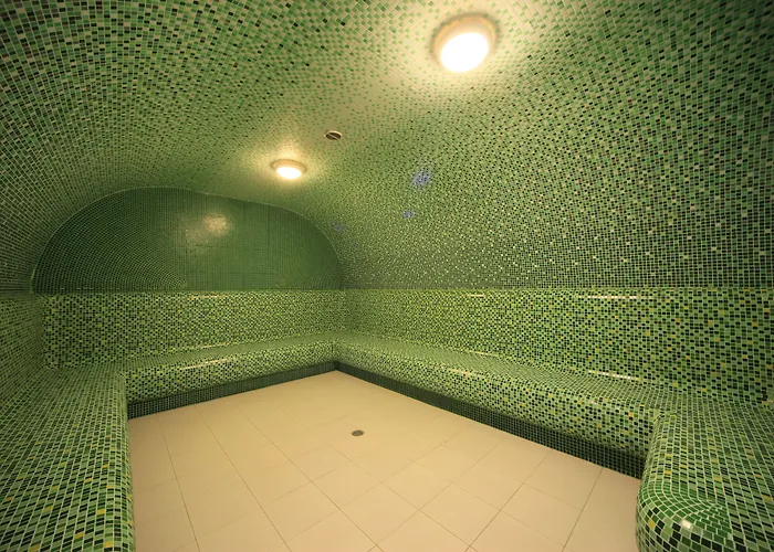 The Palace Hotel, Sunny Day Hotel